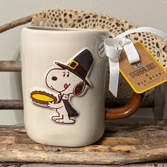 Rae Dunn NEW FOR 2025 Peanuts Snoopy SHARE GRATITUDE PUMPKIN PIE PILGRIM MUG - Picture 2 of 9